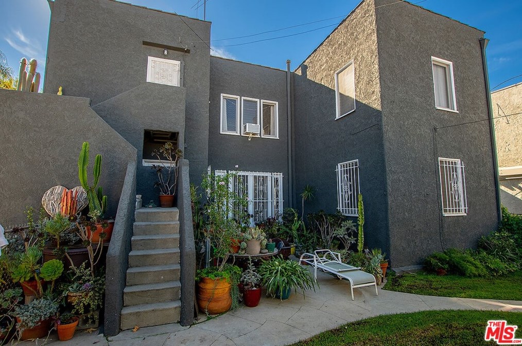 8009 Blackburn Ave, Los Angeles CA  90048-4250 exterior