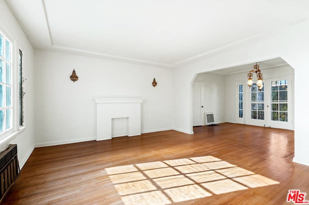 8009 Blackburn Ave, Los Angeles CA  90048-4419 exterior