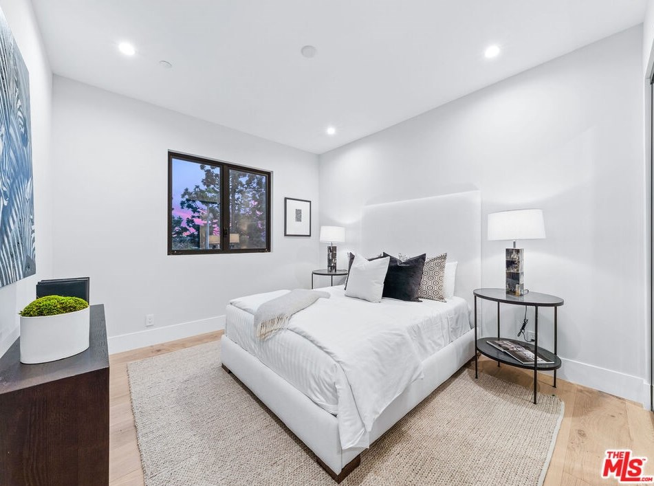 9135 Hillsboro Dr, Los Angeles CA  90034-1125 exterior