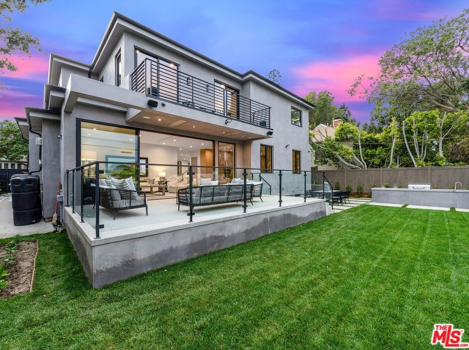 9135 Hillsboro Dr, Los Angeles CA  90034-1125 exterior