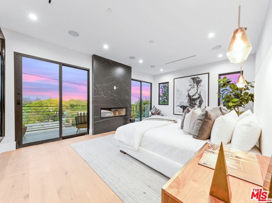 9135 Hillsboro Dr, Los Angeles CA  90034-1125 exterior