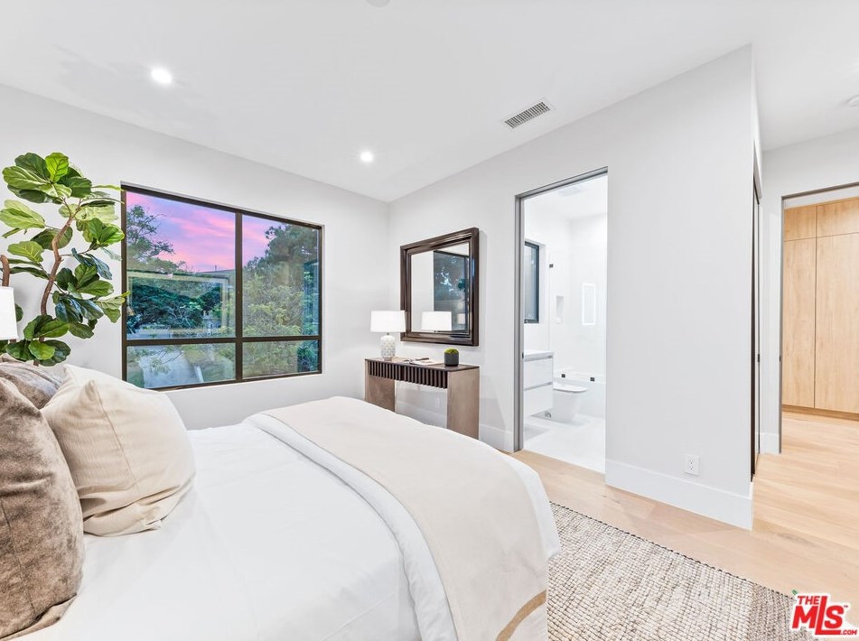 9135 Hillsboro Dr, Los Angeles CA  90034-1125 exterior