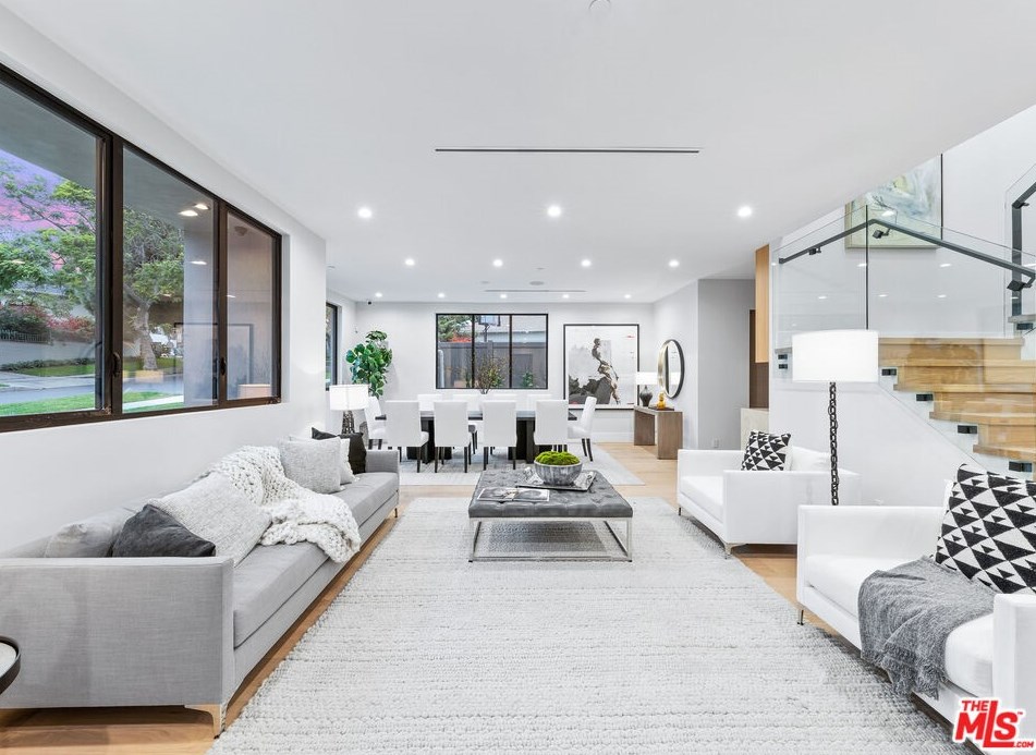 9135 Hillsboro Dr, Los Angeles CA  90034-1125 exterior