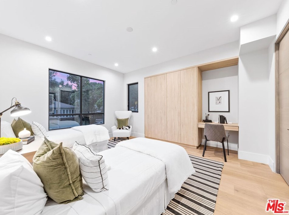 9135 Hillsboro Dr, Los Angeles CA  90034-1125 exterior