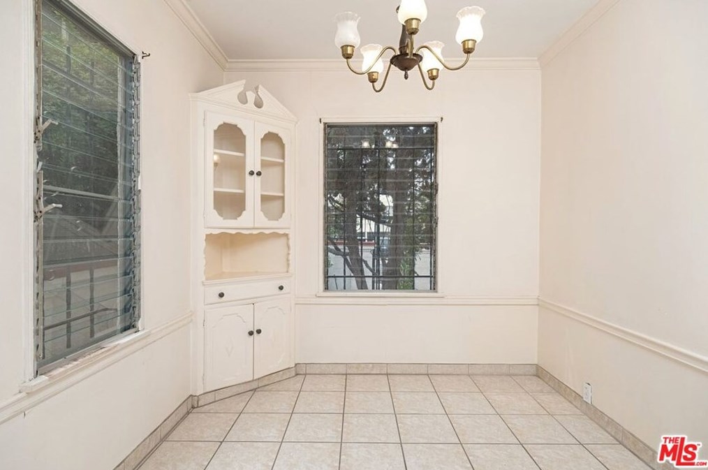 8019 Blackburn Ave, Los Angeles CA  90048-4271 exterior