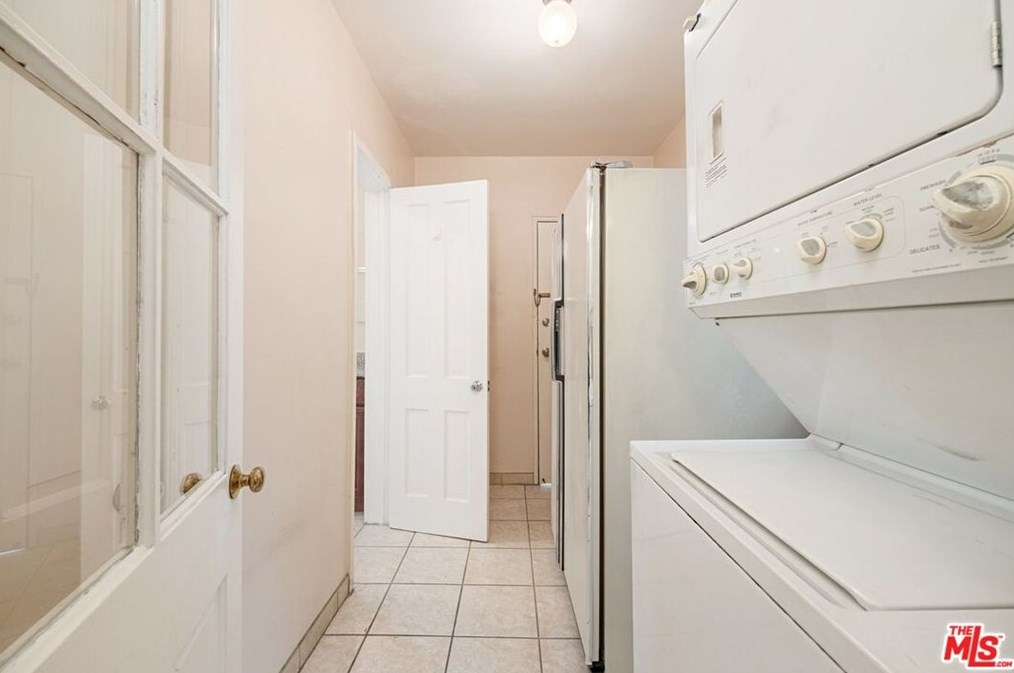 8019 Blackburn Ave, Los Angeles CA  90048-4271 exterior