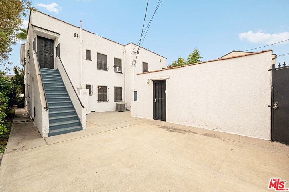 8019 Blackburn Ave, Los Angeles CA  90048-4271 exterior