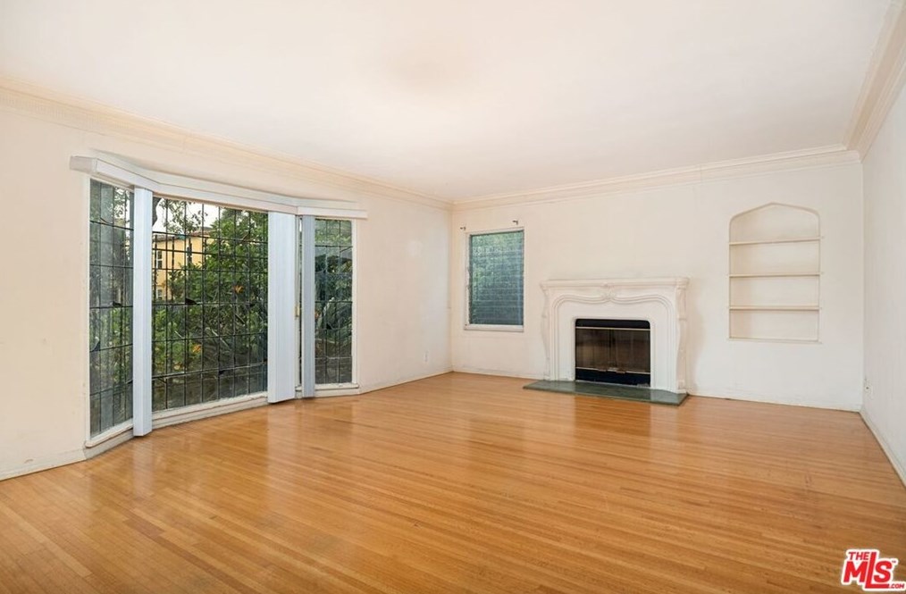 8019 Blackburn Ave, Los Angeles CA  90048-4271 exterior