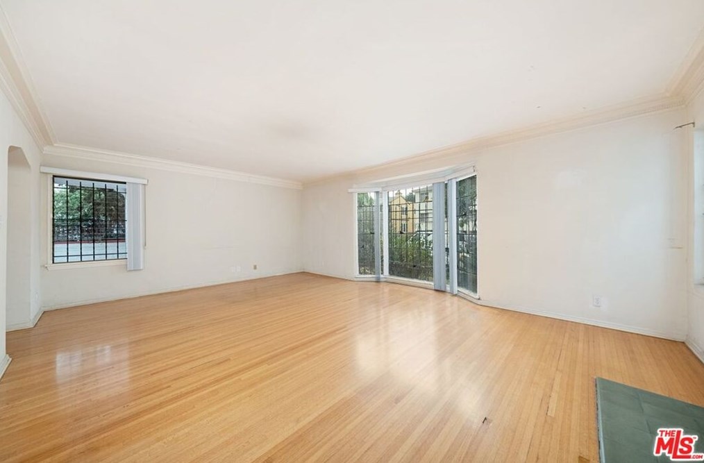 8019 Blackburn Ave, Los Angeles CA  90048-4271 exterior
