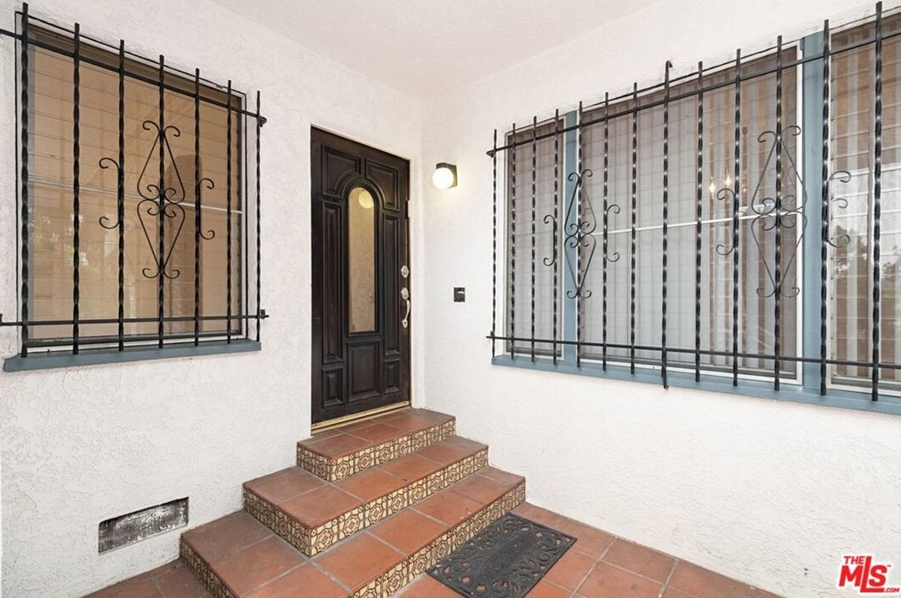 8019 Blackburn Ave, Los Angeles CA  90048-4419 exterior