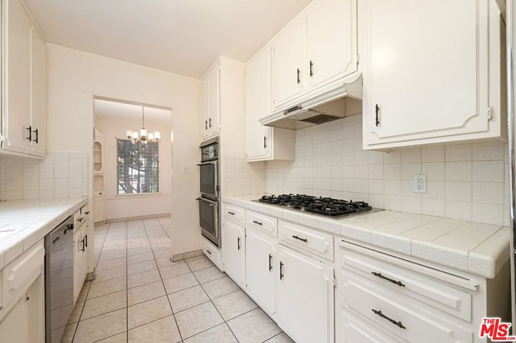 8019 Blackburn Ave, Los Angeles CA  90048-4271 exterior