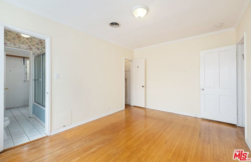 8019 Blackburn Ave, Los Angeles CA  90048-4271 exterior