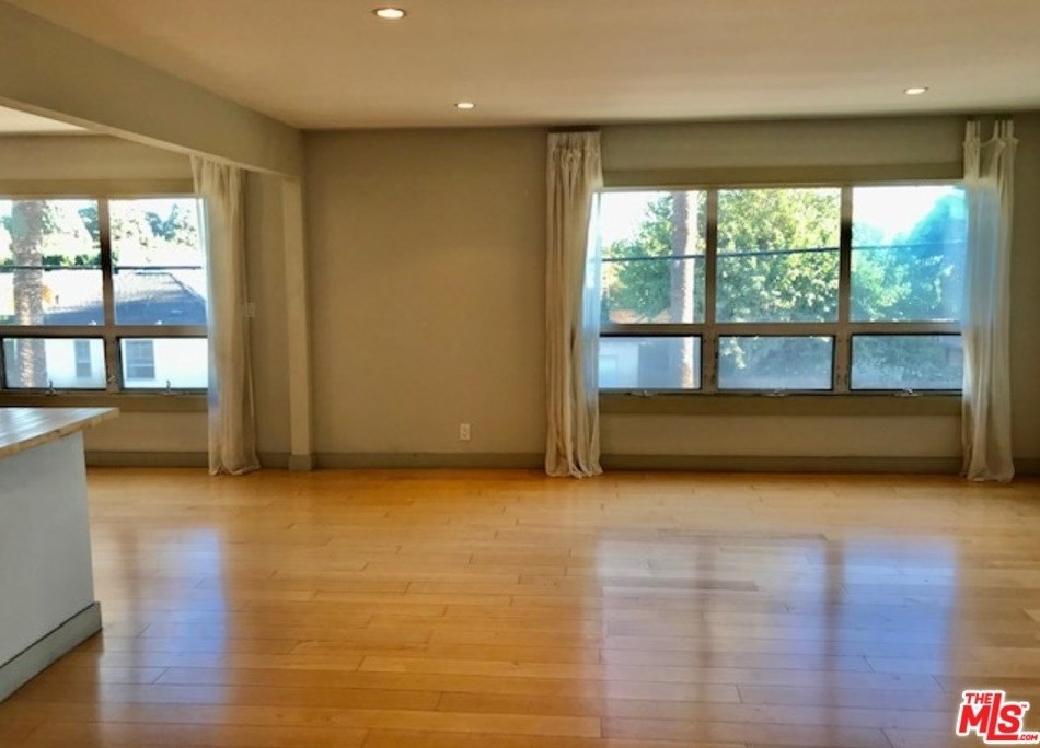 11905 Nebraska Ave, Los Angeles CA  90025-3885 exterior