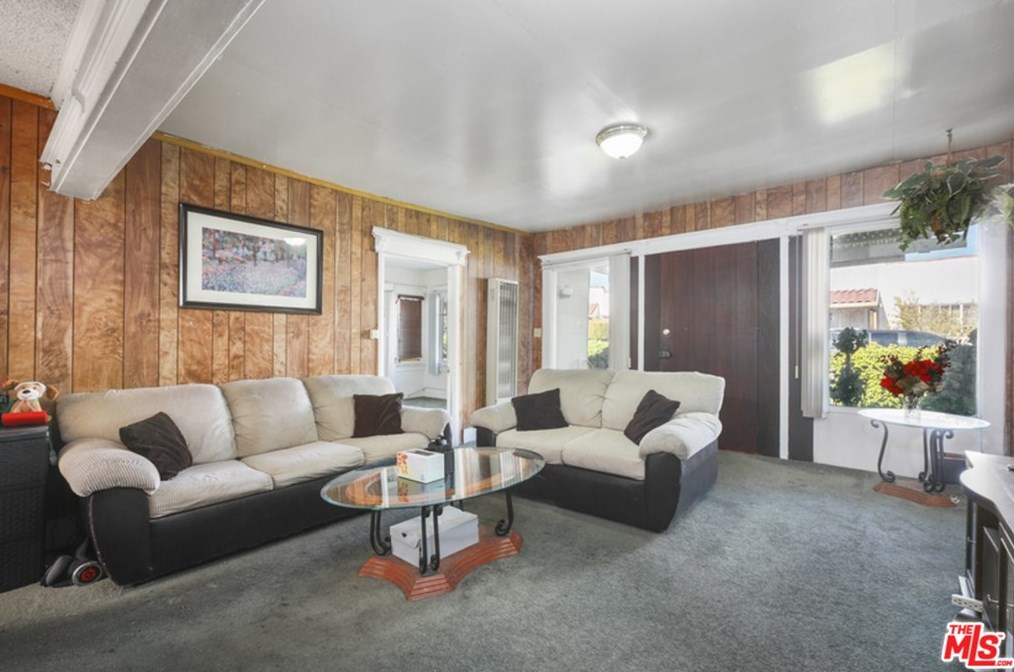 5360 La Cresta Ct, Los Angeles CA  90038-4002 exterior