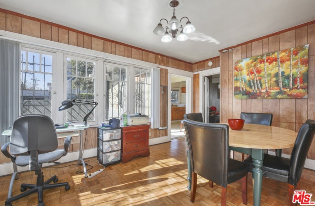 5360 La Cresta Ct, Los Angeles CA  90038-4002 exterior