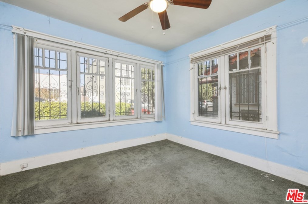 5360 La Cresta Ct, Los Angeles CA  90038-4002 exterior