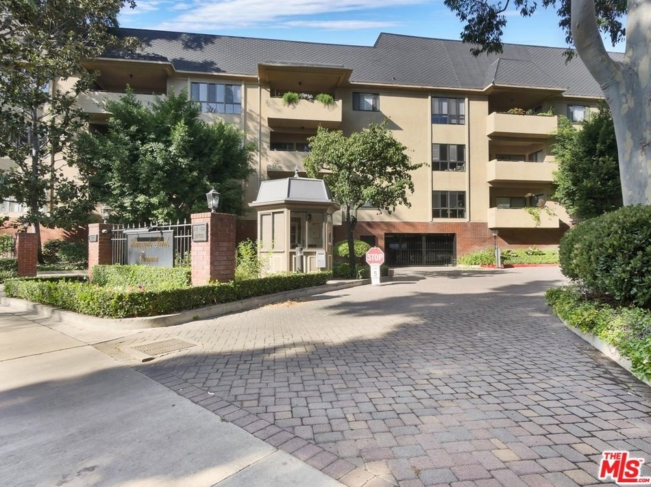 645 Wilcox Ave, Los Angeles CA  90004-1131 exterior