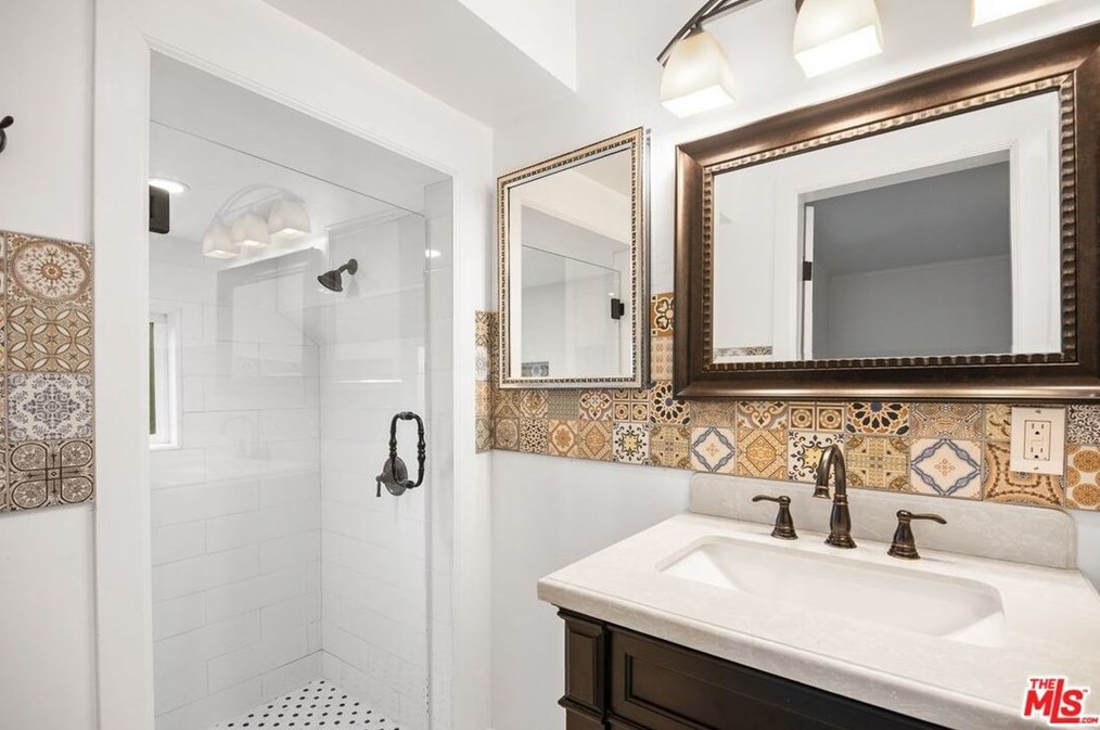 3338 Waverly Dr, Los Angeles CA  90027-2525 exterior