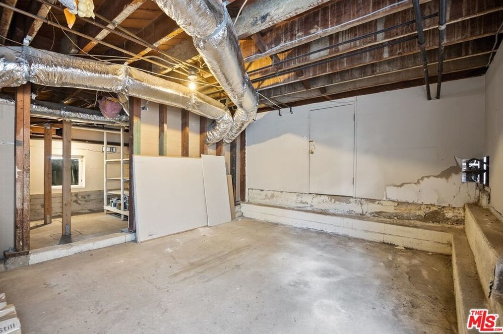 3338 Waverly Dr, Los Angeles CA  90027-2525 exterior