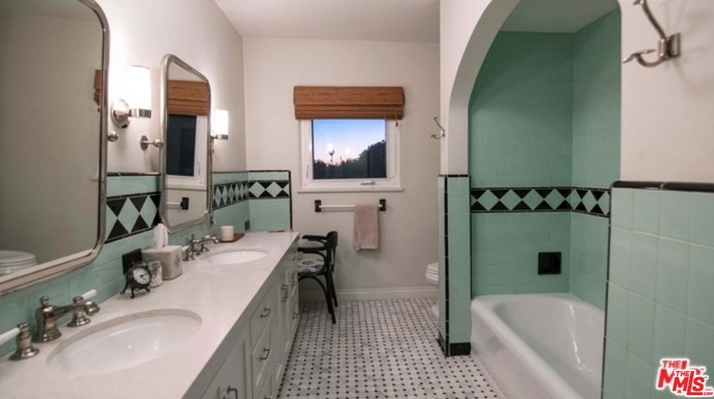 3338 Waverly Dr, Los Angeles CA  90027-2525 exterior