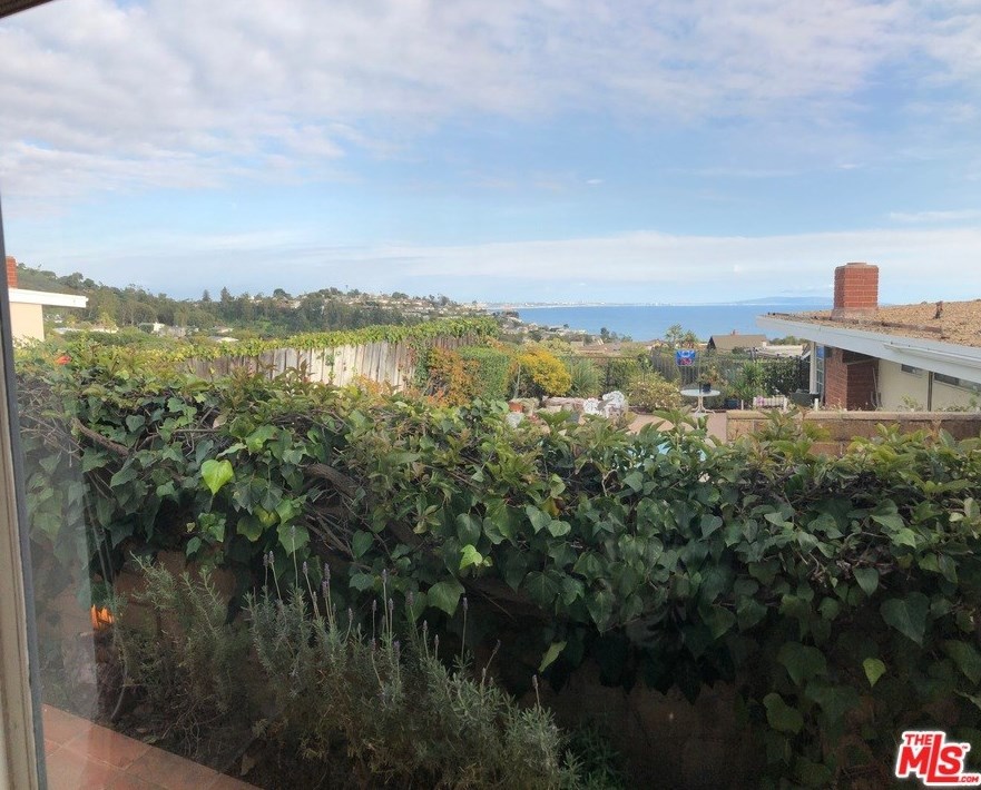 3454 Cloudcroft Dr, Malibu CA  90265-5632 exterior