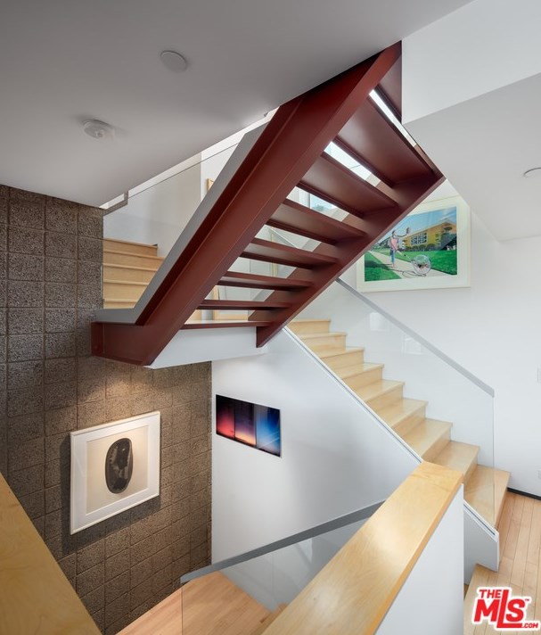 3274 Knoll Dr, Los Angeles CA  90068-1524 exterior