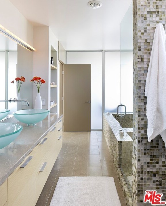 3274 Knoll Dr, Los Angeles CA  90068-1524 exterior