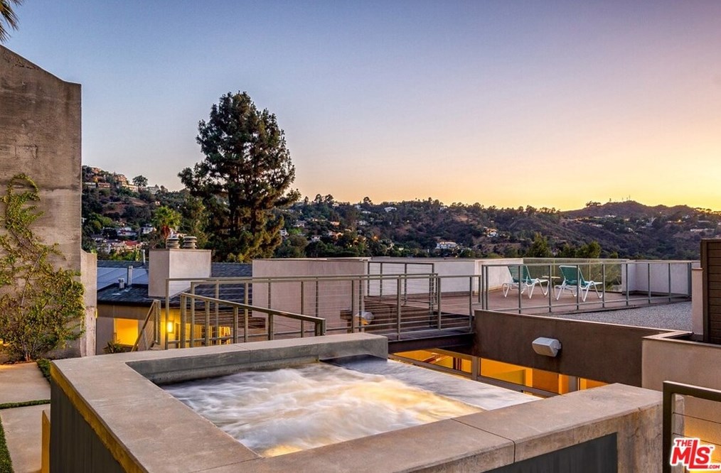 3274 Knoll Dr, Los Angeles CA  90068-1518 exterior