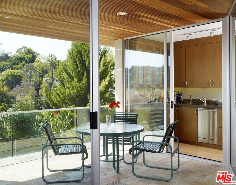 3274 Knoll Dr, Los Angeles CA  90068-1524 exterior