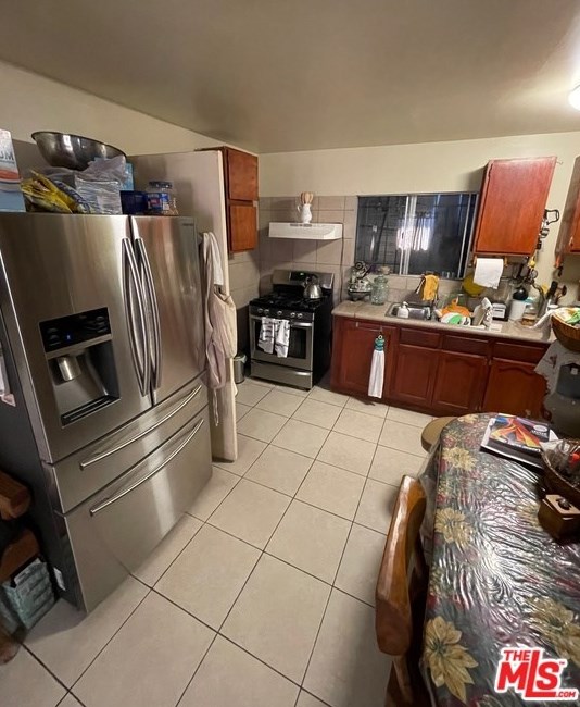 8818 Bandera St, Los Angeles CA  90002-1416 exterior