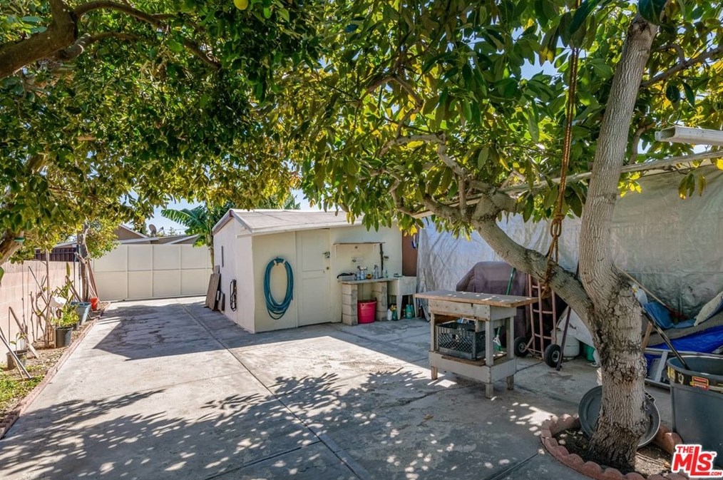 8818 Bandera St, Los Angeles CA  90002-1411 exterior