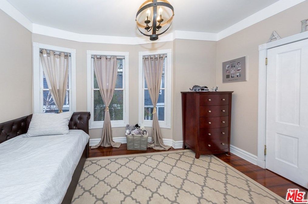 1046 Garfield Ave, Pasadena CA 91104-3532 exterior