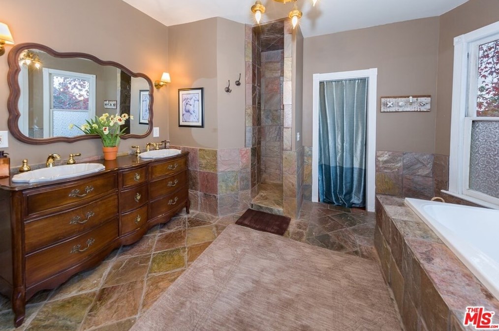 1046 Garfield Ave, Pasadena CA 91104-3532 exterior