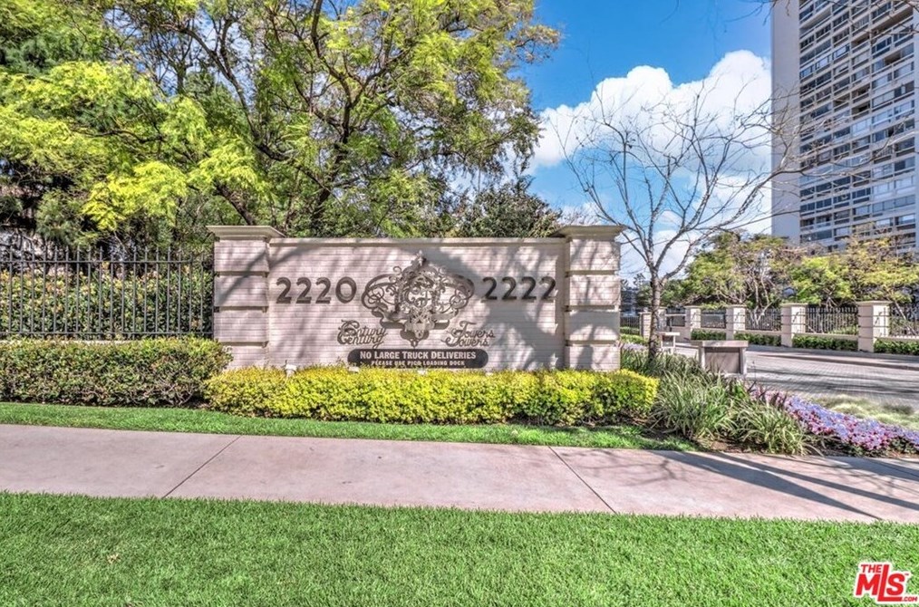 2220 Avenue Of The Stars, Los Angeles CA  90067-5656 exterior