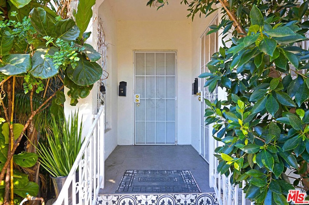 1108 Highland Ave, Los Angeles CA  90019-1750 exterior