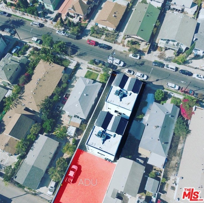 1740 New England St, Los Angeles CA  90006-5312 exterior