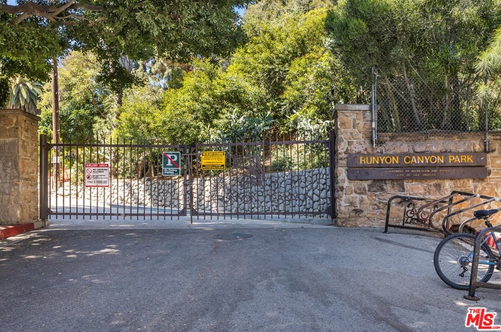 7270 Hillside Ave, Los Angeles CA  90046-2363 exterior