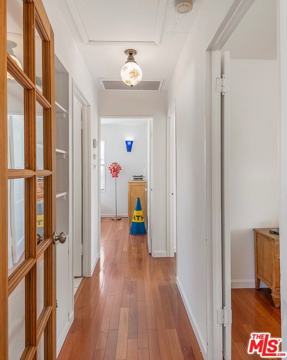 8101 Handley Ave, Los Angeles CA 90045-3323 exterior