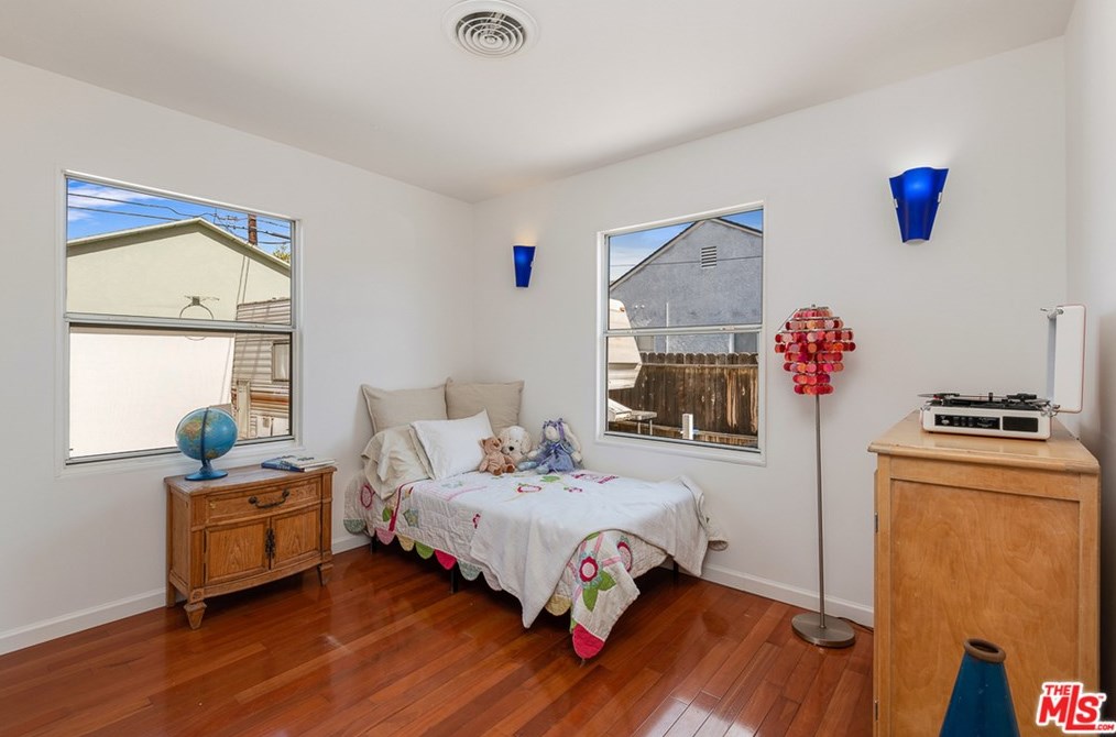 8101 Handley Ave, Los Angeles CA 90045-3323 exterior