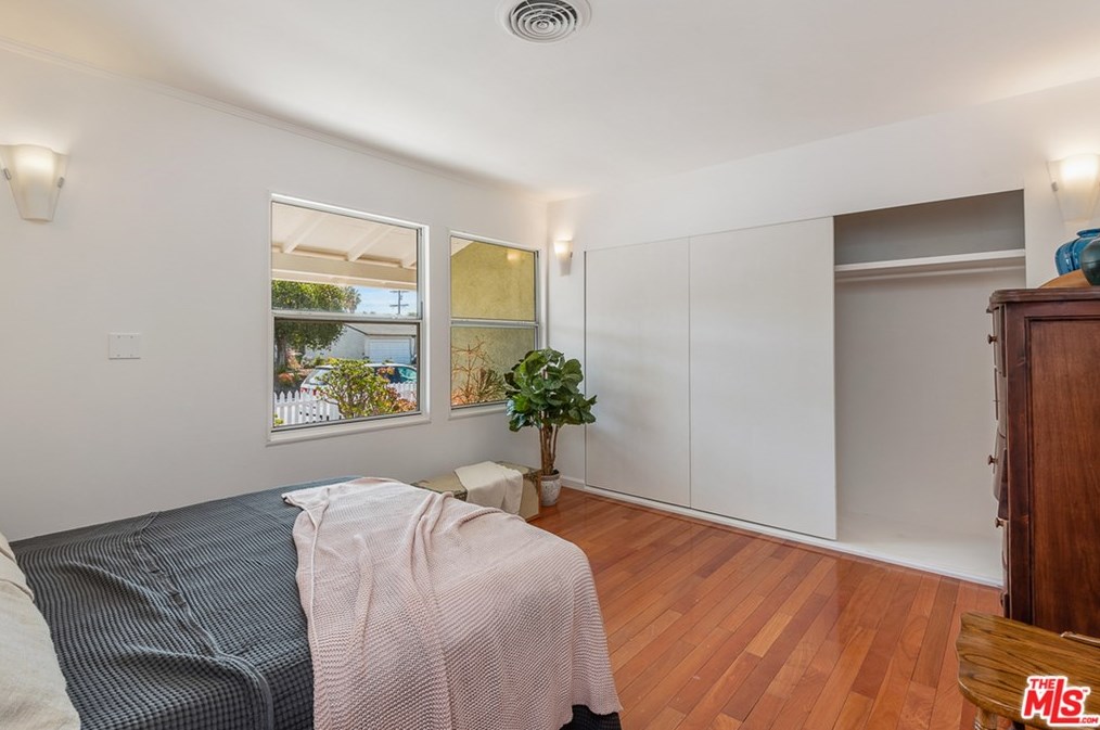 8101 Handley Ave, Los Angeles CA 90045-3323 exterior