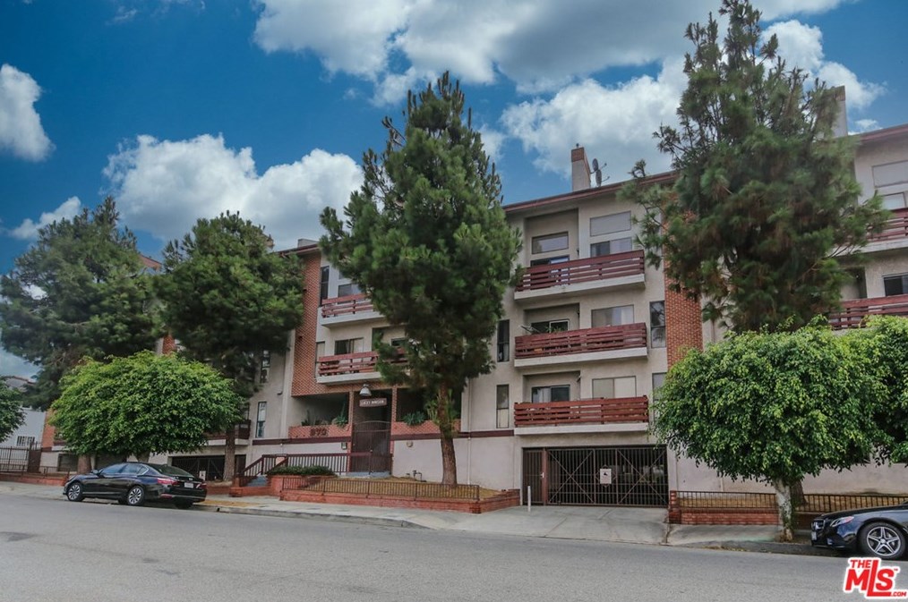 970 Kingsley Dr, Los Angeles CA  90006-1297 exterior