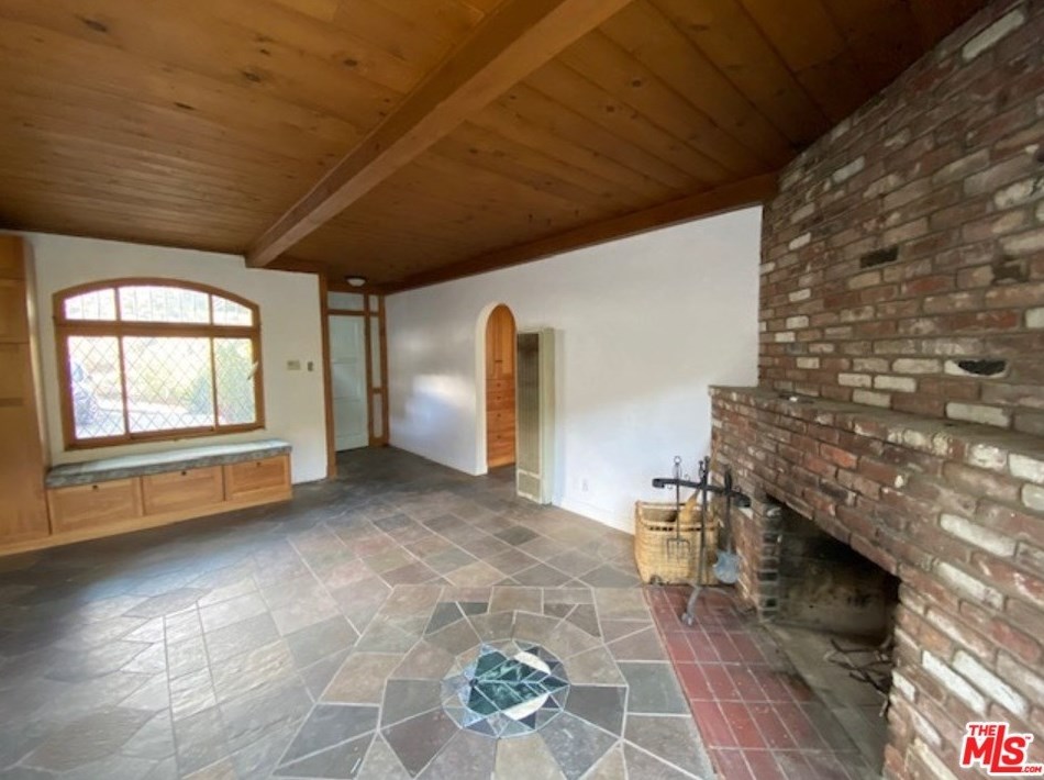 8515 Cres Dr, Los Angeles CA  90046-1807 exterior