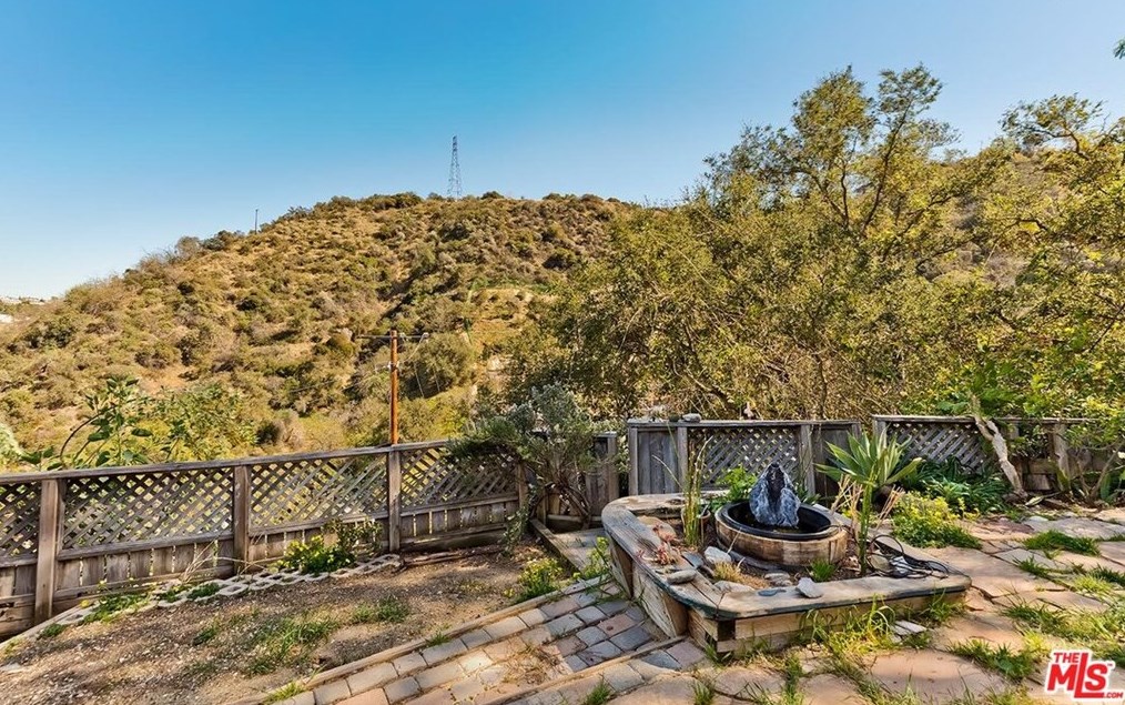 8515 Cres Dr, Los Angeles CA  90046-1807 exterior