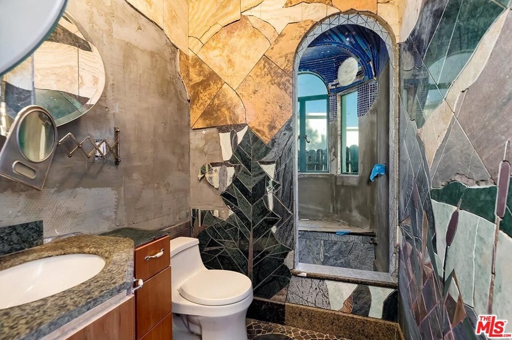 8515 Cres Dr, Los Angeles CA  90046-1807 exterior