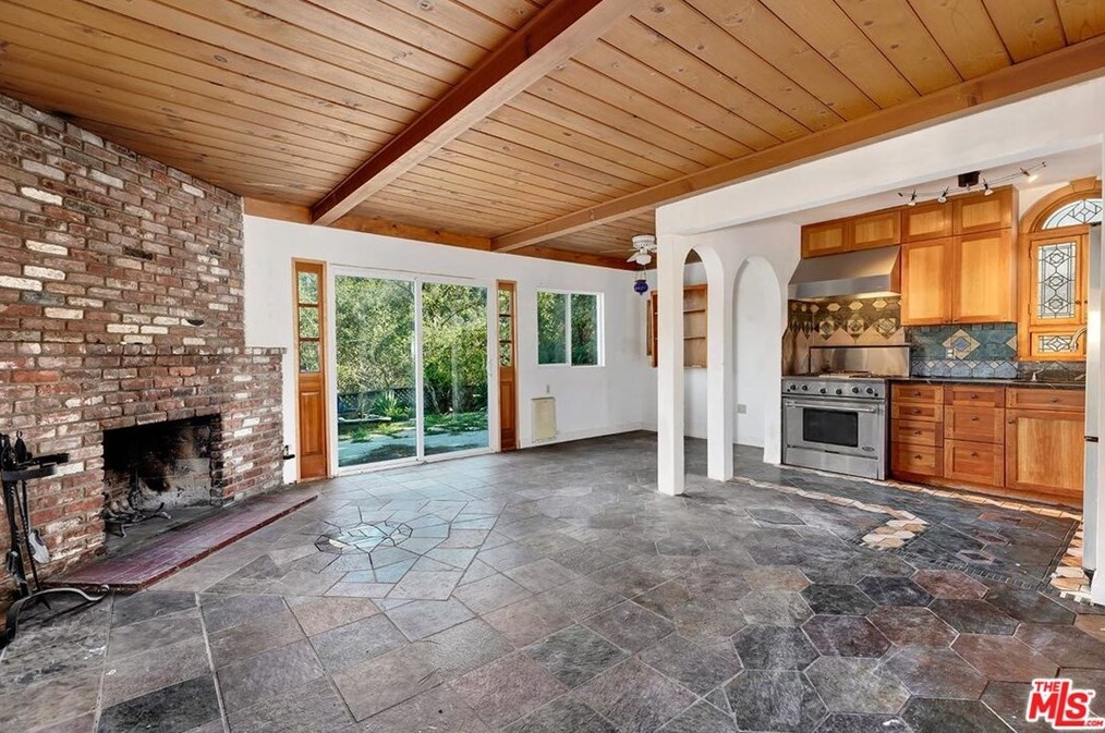 8515 Cres Dr, Los Angeles CA  90046-1807 exterior
