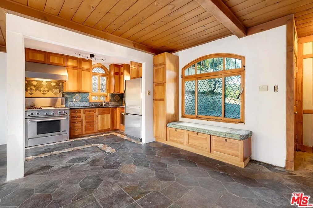 8515 Cres Dr, Los Angeles CA  90046-1807 exterior