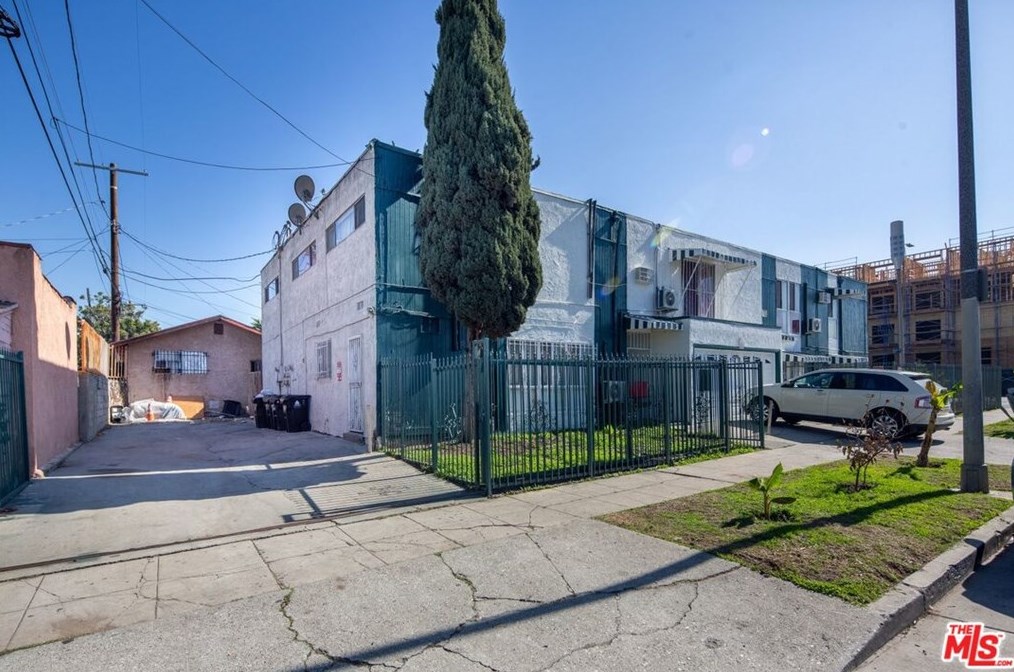 7112 Harvard Blvd, Los Angeles CA  90047-1954 exterior