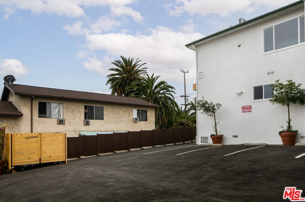 2135 Bellevue Ave, Los Angeles CA  90026-4043 exterior