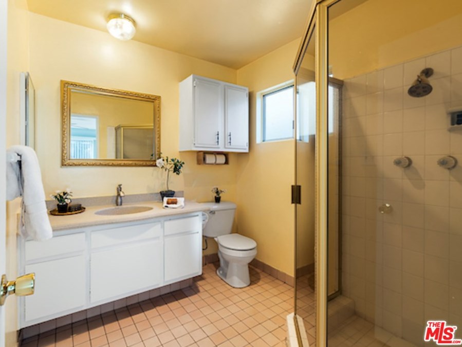 12030 Rochester Ave, Los Angeles CA  90025-2162 exterior