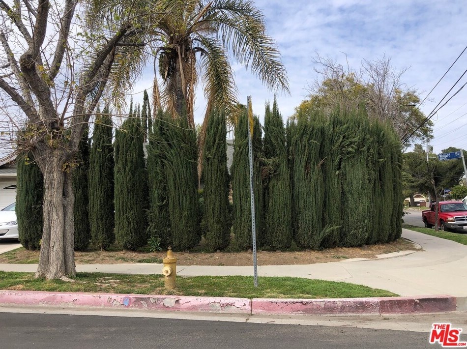 18901 Willard St, Los Angeles CA  91335-1146 exterior